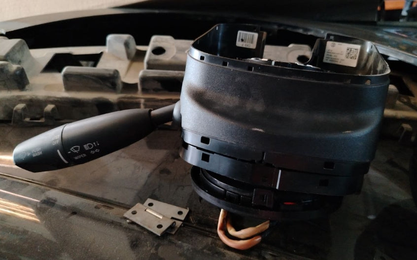 Used Turn Signal Switch for 2014–2018 Dodge Charger –  مفتاح إشارة انعطاف مستعمل لدودج تشارجر 2014–2018