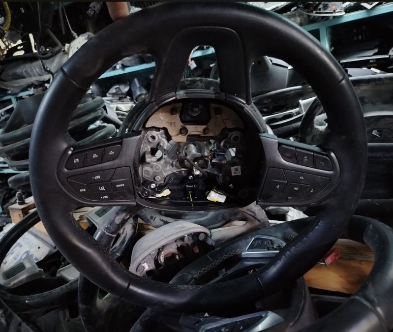 Used Dodge Charger & Challenger 2015–2023 Steering Wheel –  عجلة قيادة مستعملة لدودج تشارجر وتشالنجر 2015–2023