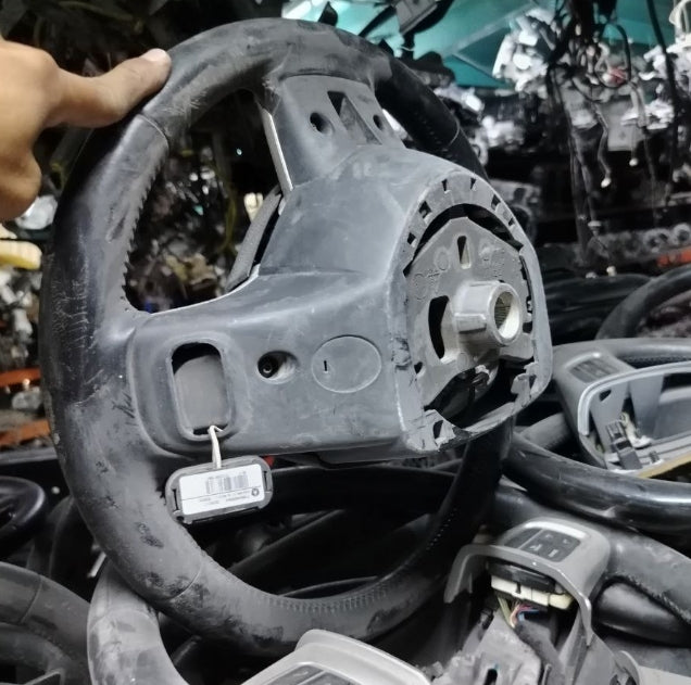 Used 2011–2014 Dodge Charger & Challenger Custom Steering Wheel –  عجلة قيادة مخصصة مستعملة لدودج تشارجر وتشالنجر 2011–2014