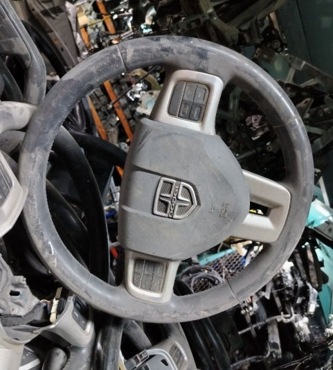 Used 2011–2014 Dodge Charger & Challenger Custom Steering Wheel –  عجلة قيادة مخصصة مستعملة لدودج تشارجر وتشالنجر 2011–2014