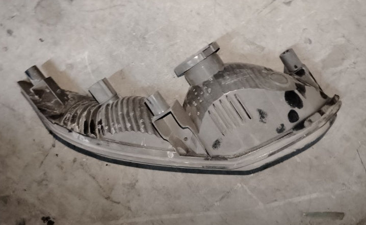 Used Ford Mustang 2015–2017 Front Bumper Signal Parking Light Bulb Pair – زوج لمبات إشارة وضوء موقف أمامي مستعملة لفورد موستانج 2015–2017