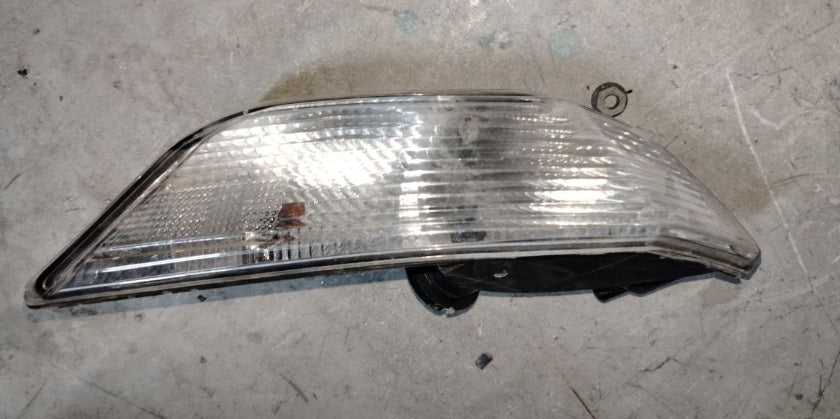 Used Ford Mustang 2015–2017 Front Bumper Signal Parking Light Bulb Pair – زوج لمبات إشارة وضوء موقف أمامي مستعملة لفورد موستانج 2015–2017