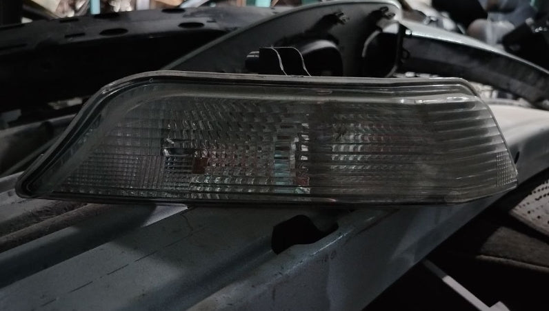 Used Ford Mustang 2015–2017 Front Bumper Signal Parking Light Bulb Pair – زوج لمبات إشارة وضوء موقف أمامي مستعملة لفورد موستانج 2015–2017