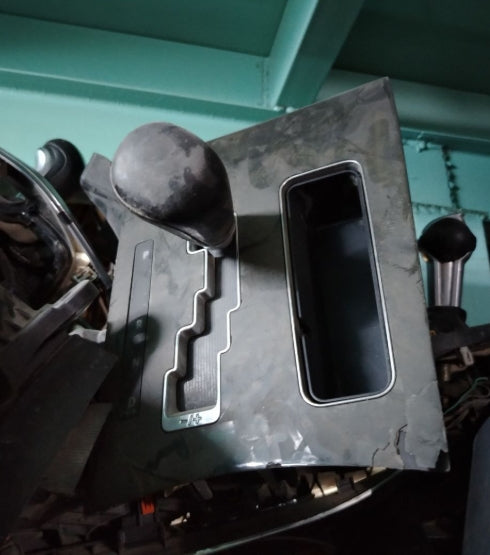 Used 2011–2014 Dodge Charger Gear Shifter –  ناقل حركة مستعمل لدودج تشارجر 2011–2014