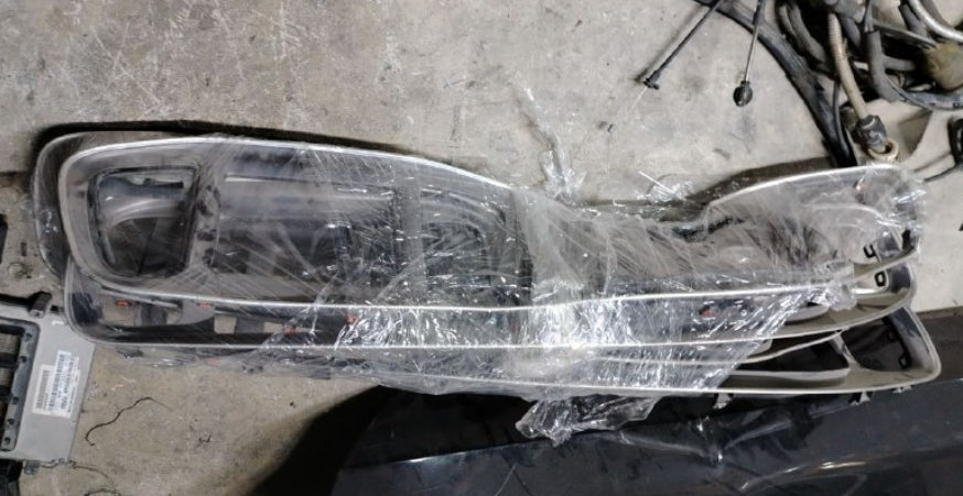 Used 2015–2023 Dodge Charger Dash Speedometer Radio Bezel Cover –  غطاء إطار عداد السرعة والراديو في لوحة العدادات مستعمل لدودج تشارجر 2015–2023