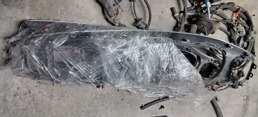 Used 2015–2023 Dodge Charger Dash Speedometer Radio Bezel Cover –  غطاء إطار عداد السرعة والراديو في لوحة العدادات مستعمل لدودج تشارجر 2015–2023