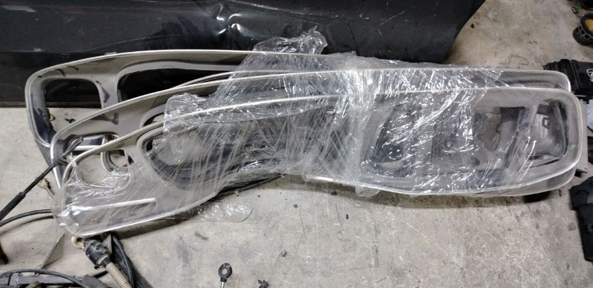 Used 2015–2023 Dodge Charger Dash Speedometer Radio Bezel Cover –  غطاء إطار عداد السرعة والراديو في لوحة العدادات مستعمل لدودج تشارجر 2015–2023