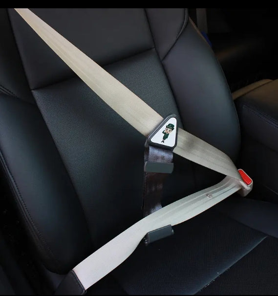 Children’s Car Seat Belt Clip – Neck Protection Safety Buckle for Kids, Durable Plastic Harness Adjuster 10700110 مشبك حزام أمان للأطفال في السيارة – مشبك حماية للرقبة مصنوع من بلاستيك متين لتأمين الأطفال