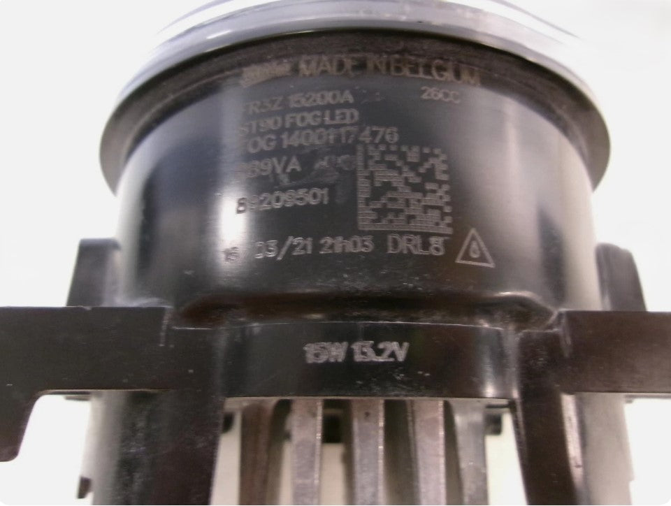 Ford Mustang 2015 Fog Lamp LH/RH, High-Quality Front Light Replacement, Durable Auto Accessory for Clear Night Visibility فورد موستانج 2015 كشاف ضباب يمين/يسار, بديل عالي الجودة لمصابيح أمامية، ملحق متين لتحسين الرؤية الليلية