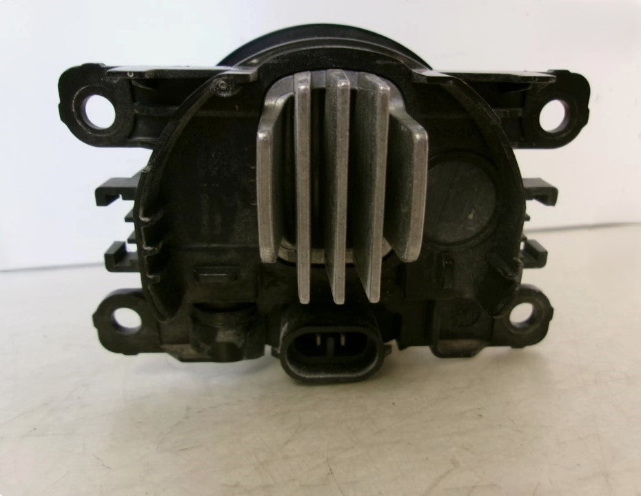 Ford Mustang 2015 Fog Lamp LH/RH, High-Quality Front Light Replacement, Durable Auto Accessory for Clear Night Visibility فورد موستانج 2015 كشاف ضباب يمين/يسار, بديل عالي الجودة لمصابيح أمامية، ملحق متين لتحسين الرؤية الليلية