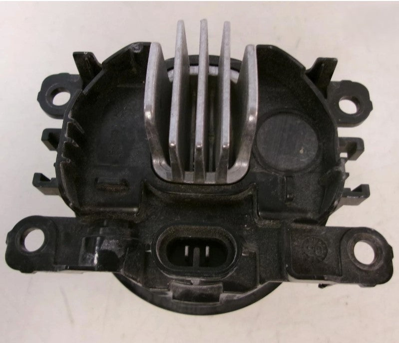 Ford Mustang 2015 Fog Lamp LH/RH, High-Quality Front Light Replacement, Durable Auto Accessory for Clear Night Visibility فورد موستانج 2015 كشاف ضباب يمين/يسار, بديل عالي الجودة لمصابيح أمامية، ملحق متين لتحسين الرؤية الليلية