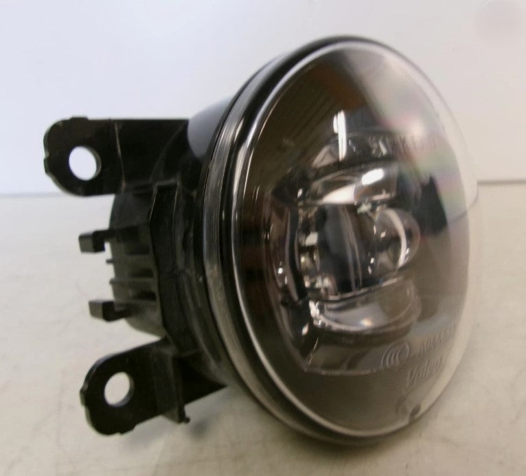 Ford Mustang 2015 Fog Lamp LH/RH, High-Quality Front Light Replacement, Durable Auto Accessory for Clear Night Visibility فورد موستانج 2015 كشاف ضباب يمين/يسار, بديل عالي الجودة لمصابيح أمامية، ملحق متين لتحسين الرؤية الليلية