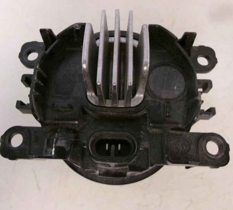 Ford Mustang 2015 Fog Lamp LH/RH, High-Quality Front Light Replacement, Durable Auto Accessory for Clear Night Visibility فورد موستانج 2015 كشاف ضباب يمين/يسار, بديل عالي الجودة لمصابيح أمامية، ملحق متين لتحسين الرؤية الليلية