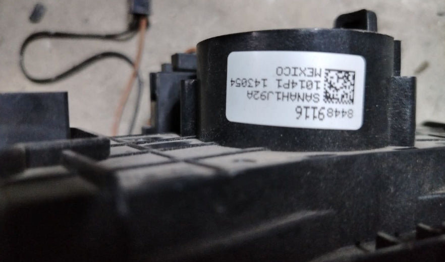 Used 2016–2022 Chevy Camaro Turn Signal & Wiper Multifunction Column – عمود إشارات الانعطاف ومسّاحات متعدد الوظائف مستعمل لشفروليه كمارو 2016–2022