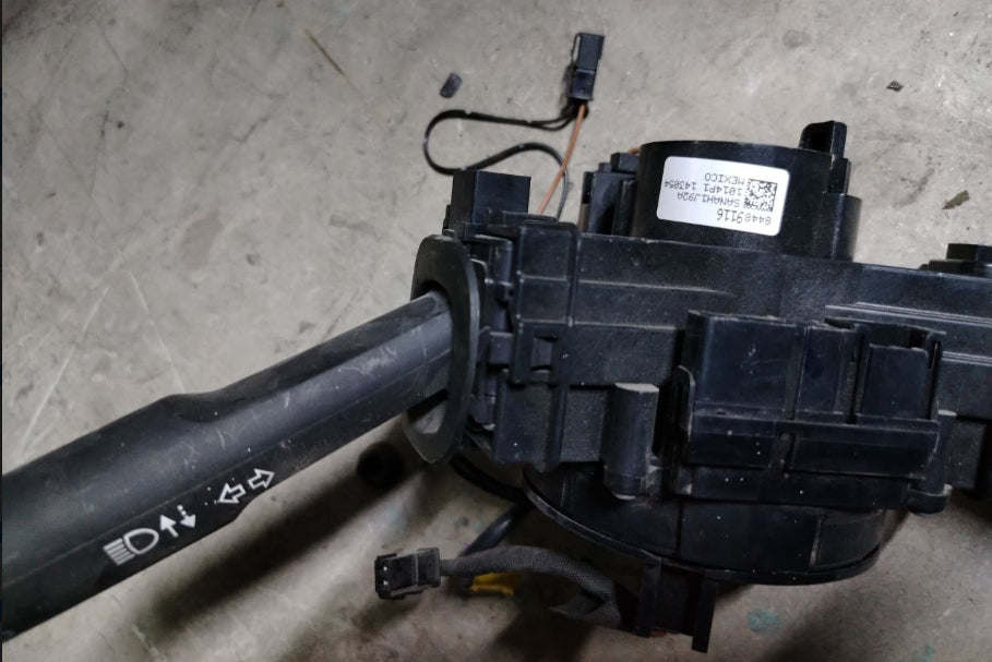 Used 2016–2022 Chevy Camaro Turn Signal & Wiper Multifunction Column – عمود إشارات الانعطاف ومسّاحات متعدد الوظائف مستعمل لشفروليه كمارو 2016–2022