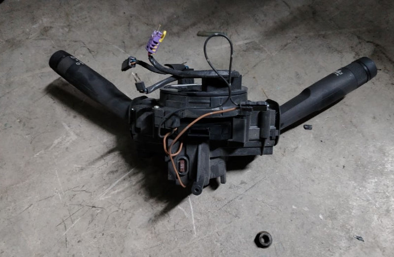 Used 2016–2022 Chevy Camaro Turn Signal & Wiper Multifunction Column – عمود إشارات الانعطاف ومسّاحات متعدد الوظائف مستعمل لشفروليه كمارو 2016–2022