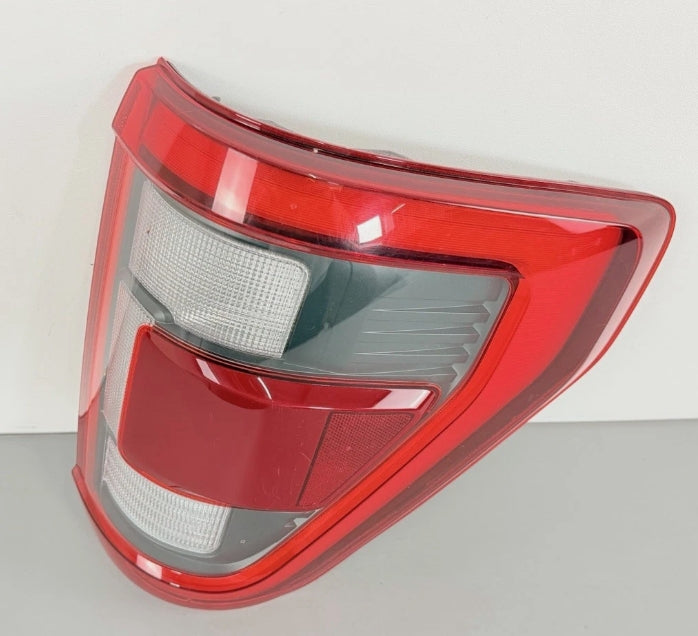 New Rear Backlight for Ford F-150 SVT Raptor 2021–2023  مصباح خلفي جديد لفورد F-150 SVT رابتر 2021–2023