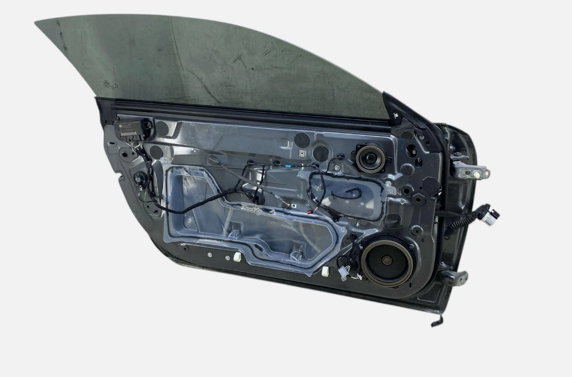Used 2024–2026 Ford Mustang Driver Side Door –   باب جانب السائق مستعمل لفورد موستنج 2024–2026