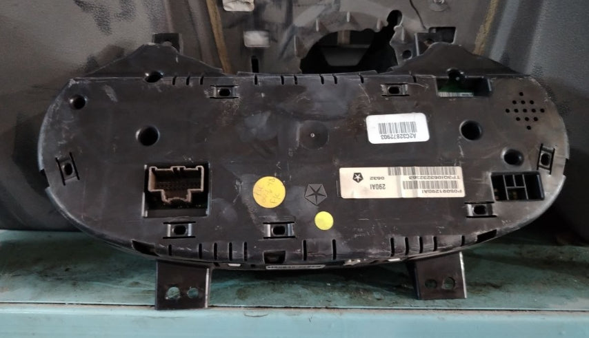 Used 2012–2015 Chrysler Speedometer Cluster – OEM Instrument Panel,  لوحة عدادات السرعة مستعملة لكرايسلر 2012–2015 – لوحة أجهزة أصلية من المصنع