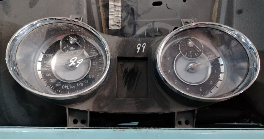 Used 2012–2015 Chrysler Speedometer Cluster – OEM Instrument Panel,  لوحة عدادات السرعة مستعملة لكرايسلر 2012–2015 – لوحة أجهزة أصلية من المصنع