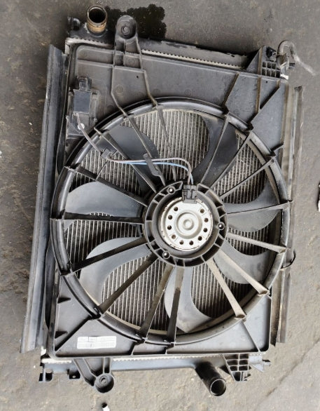 Used 2014–2022 Dodge Charger Radiator Kit – OEM Cooling System,  طقم راديتر مستعمل لدودج تشارجر 2014–2022 – نظام تبريد أصلي من المصنع