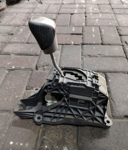 Used Original Lexus RX Manual Gear Shift Assembly (2017) – OEM Genuine قطعة أصلية مستعملة – وحدة ناقل الحركة اليدوي لسيارة لكزس RX (2017)