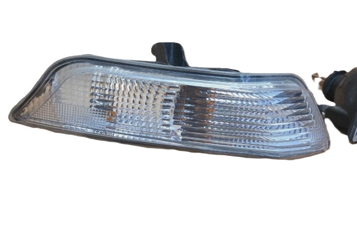 Used Ford Mustang 2015–2017 Front Bumper Signal Parking Light Bulb Pair – زوج لمبات إشارة وضوء موقف أمامي مستعملة لفورد موستانج 2015–2017