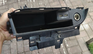 Used Original Lexus RX Wireless Charger Module with USB Ports (2017–2020) – OEM Genuine قطعة أصلية مستعملة – وحدة الشحن اللاسلكي مع منافذ USB لسيارة لكزس RX (موديلات 2017–2020