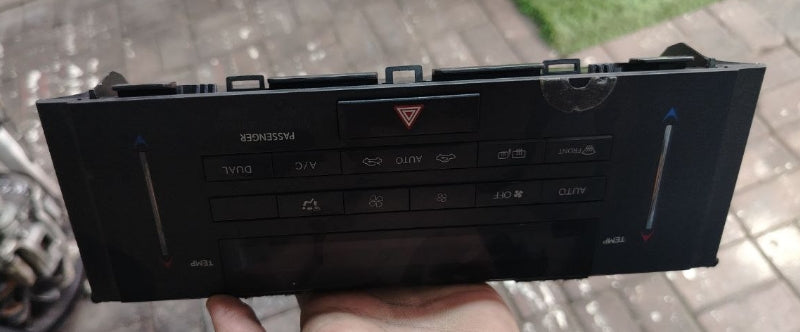 Used Original Lexus RC Radio Head Unit (2017–2018) – OEM Genuine قطعة أصلية مستعملة – وحدة راديو / مسجل السيارة لسيارة لكزس RC (موديلات 2017–2018