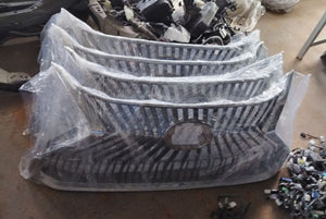 Used Original Lexus ES Front Grille 2020–2025 Complete with Chrome OEM شبك أمامي لكزس ES أصلي مستعمل 2020–2025 كامل مع كروم OEM