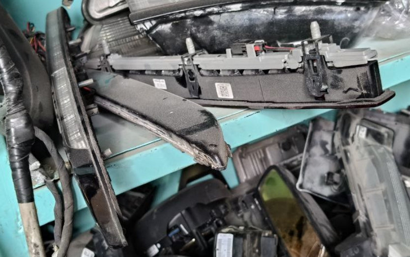 Used Universal 3rd Brake Light for Ford Mustang – ضوء فرامل ثالث عالمي مستعمل لفورد موستانج