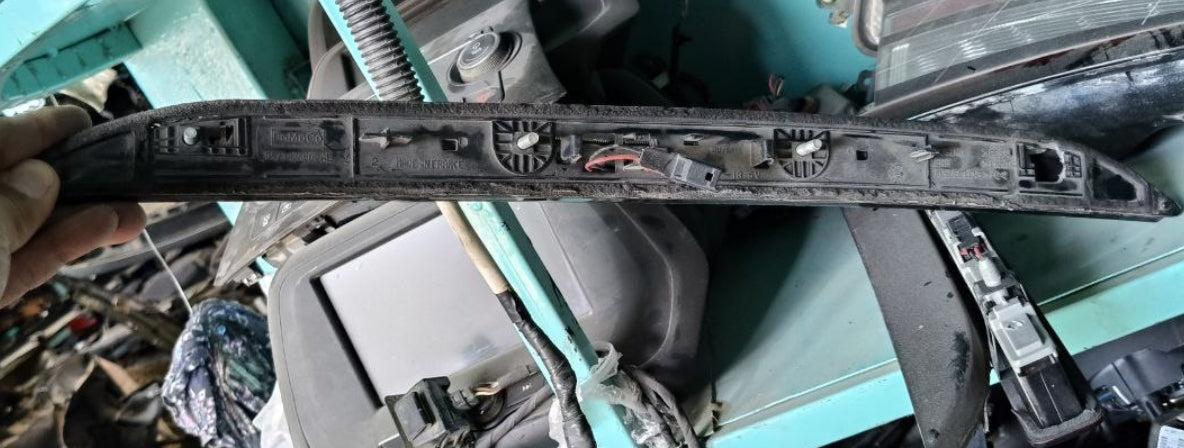Used Universal 3rd Brake Light for Ford Mustang – ضوء فرامل ثالث عالمي مستعمل لفورد موستانج
