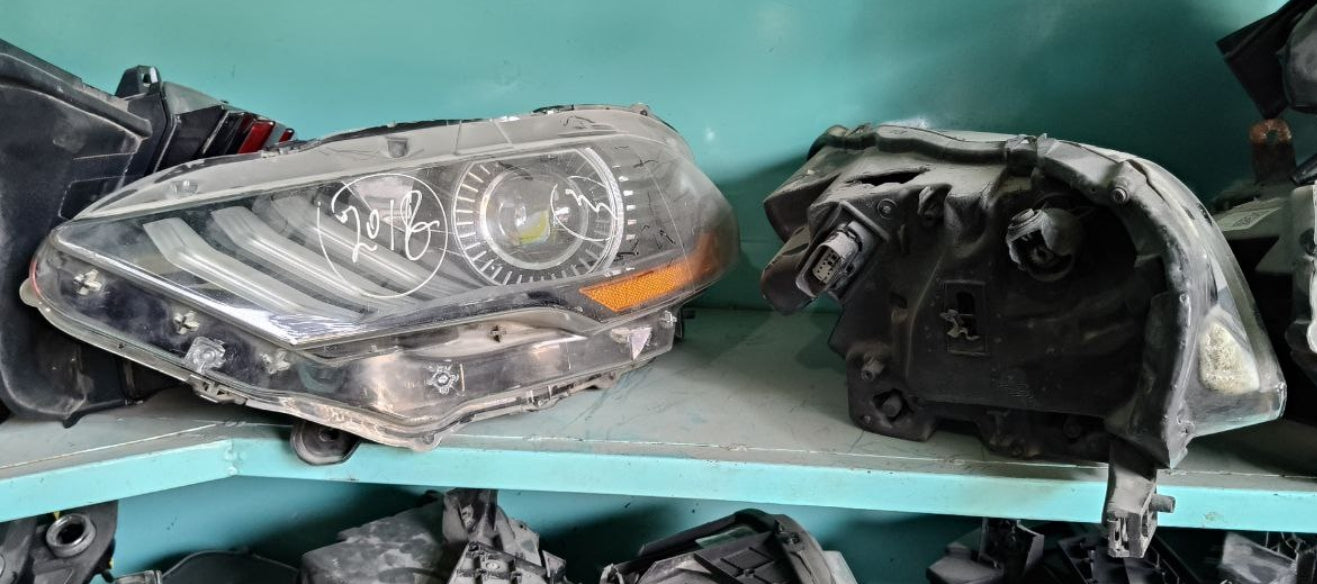 Used Ford Mustang 2018 to 2023 Front Headlights L/R –  مصابيح أمامية مستعملة لفورد موستانج 2018 إلى 2023 – يسار ويمين