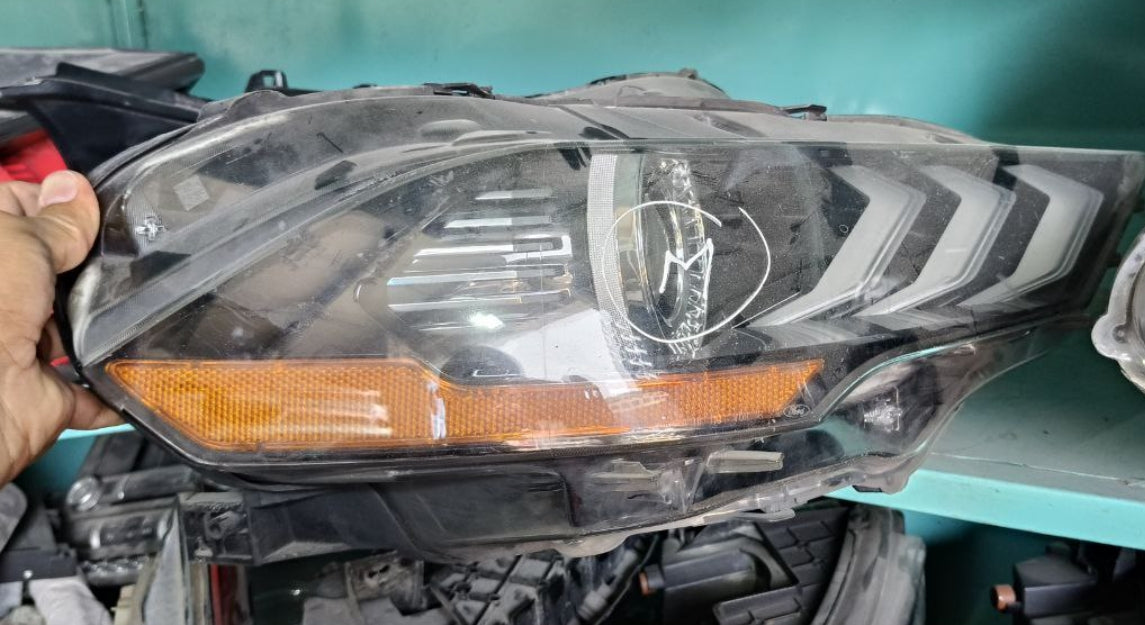 Used Ford Mustang 2018 to 2023 Front Headlights L/R –  مصابيح أمامية مستعملة لفورد موستانج 2018 إلى 2023 – يسار ويمين