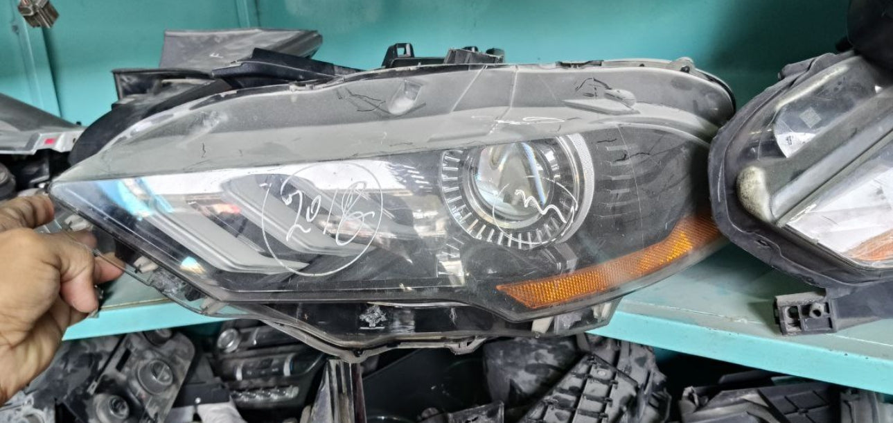 Used Ford Mustang 2018 to 2023 Front Headlights L/R –  مصابيح أمامية مستعملة لفورد موستانج 2018 إلى 2023 – يسار ويمين
