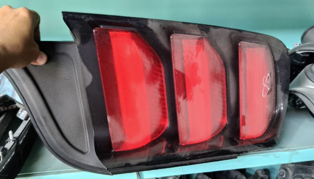 Used Ford Mustang 2024 to 2025 Taillights L/R – أضواء خلفية مستعملة لفورد موستانج 2024 – يسار ويمين