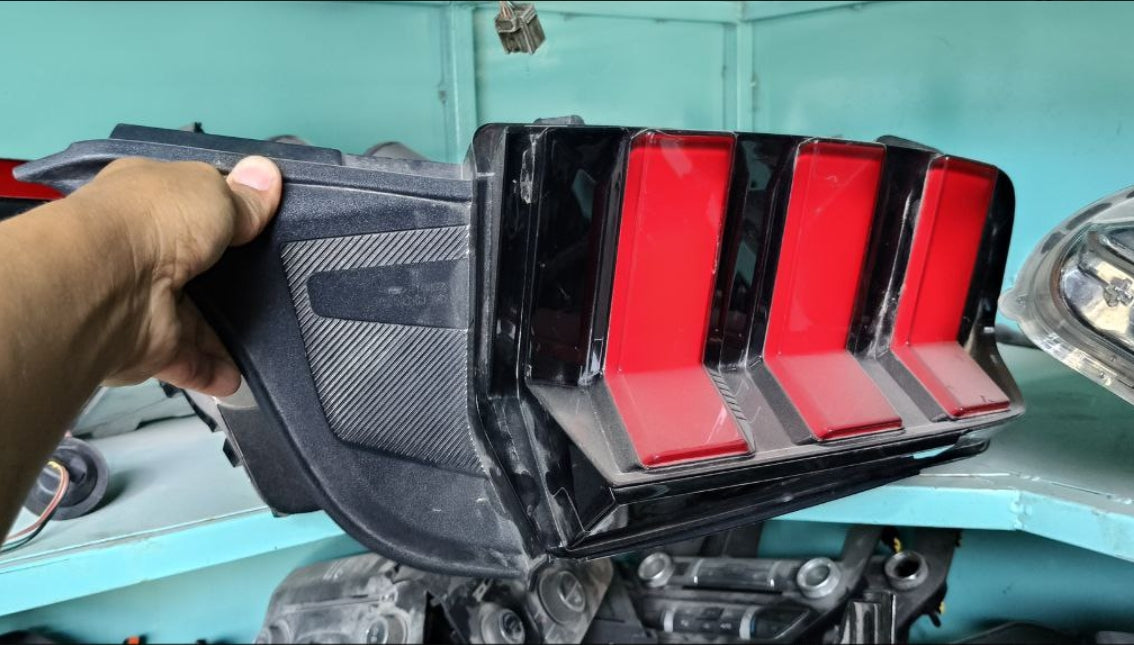 Used Ford Mustang 2024 to 2025 Taillights L/R – أضواء خلفية مستعملة لفورد موستانج 2024 – يسار ويمين
