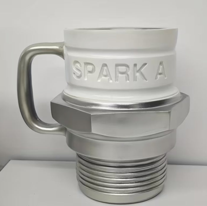 Spark Plug-Shaped Coffee Mug – Car-Themed Heat-Resistant Cup for Mechanics, Men, and Car Enthusiasts كوب قهوة بشكل بوجي – كوب مقاوم للحرارة بتصميم سيارات لهواة الميكانيكا وعشاق السيارات