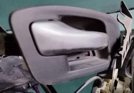 Used Dodge Charger Passenger & Driver Side Interior Door Handles 1 piece -مقابض الأبواب الداخلية الجانبية للسائق والراكب دودج تشارجر مستعملة