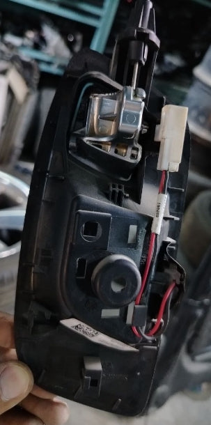 Used Dodge Charger Passenger & Driver Side Interior Door Handles 1 piece -مقابض الأبواب الداخلية الجانبية للسائق والراكب دودج تشارجر مستعملة