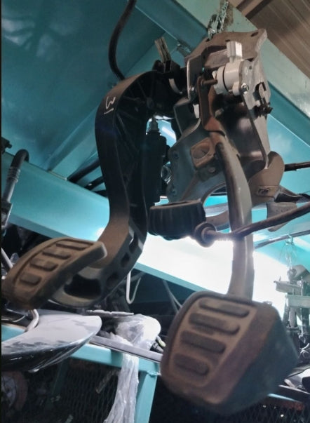 Used Clutch Brake Pedal Kit 2016-2021 Camaro-مجموعة دواسة القابض والفرامل مستخدمة شفروليه كمارو 2016–2021