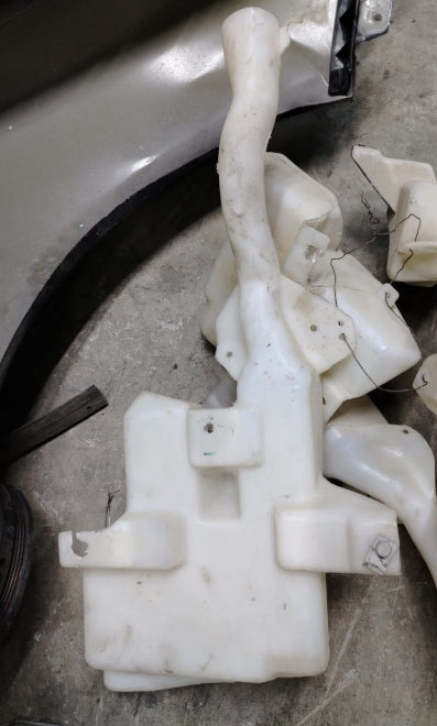 Used Ford Mustang 2018-2022 Washer Water Tank – Windshield Reservoir,  خزان مياه المساحات مستعمل لفورد موستانج 2018–2022 – خزان الزجاج الأمامي