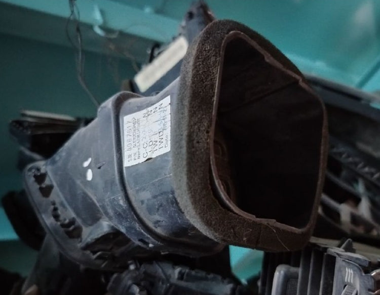 Used Dodge Charger 2011–2023 Passenger & Driver Side Dashboard Outer Air A/C Vent Grille - شبك فتحات تهوية الهواء الخارجي لمكيف لوحة العدادات مستعمل لدودج تشارجر 2011–2023 – جهة السائق والراكب