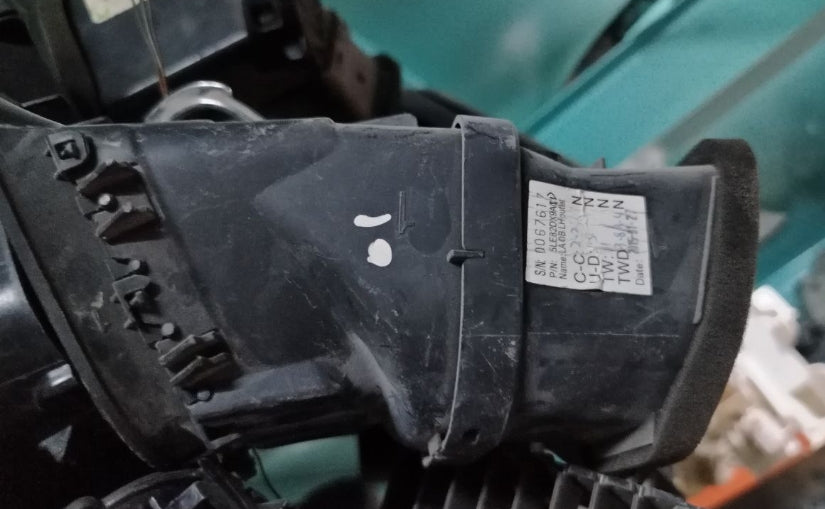 Used Dodge Charger 2011–2023 Passenger & Driver Side Dashboard Outer Air A/C Vent Grille - شبك فتحات تهوية الهواء الخارجي لمكيف لوحة العدادات مستعمل لدودج تشارجر 2011–2023 – جهة السائق والراكب