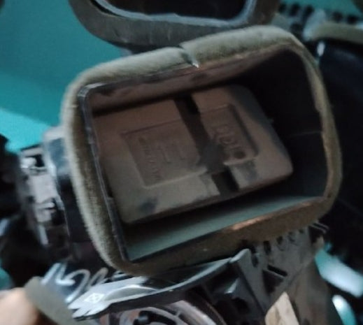 Used Dodge Charger 2011–2023 Passenger & Driver Side Dashboard Outer Air A/C Vent Grille - شبك فتحات تهوية الهواء الخارجي لمكيف لوحة العدادات مستعمل لدودج تشارجر 2011–2023 – جهة السائق والراكب