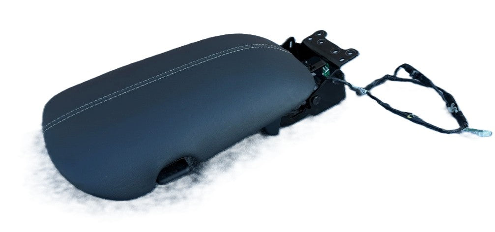 Used Ford Mustang 2024–2026 Center Console Armrest Lid Cover – Black - مستعمل فورد موستانج 2024–2026 غطاء مسند ذراع الكونسول الوسطي – باللون الأسود