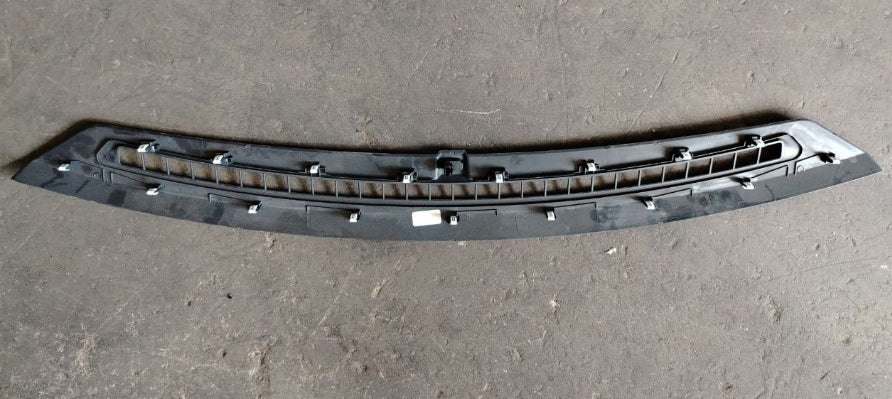 Used 2024+ Ford Mustang GT Dashboard Defroster Vent – Front Dash Air Outlet Vent Assembly - مستعمل فتحة تهوية مزيل الضباب لواجهة لوحة العدادات فورد موستانج GT 2024+ – مجموعة فتحات تهوية هواء لوحة العدادات الأمامية الأصلية