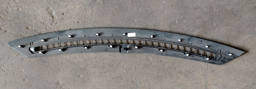 Used 2024+ Ford Mustang GT Dashboard Defroster Vent – Front Dash Air Outlet Vent Assembly - مستعمل فتحة تهوية مزيل الضباب لواجهة لوحة العدادات فورد موستانج GT 2024+ – مجموعة فتحات تهوية هواء لوحة العدادات الأمامية الأصلية