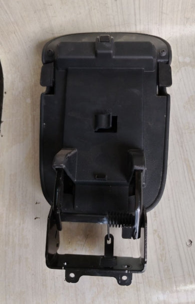 Used Ford Mustang 2024–2026 Center Console Armrest Lid Cover – Black - مستعمل فورد موستانج 2024–2026 غطاء مسند ذراع الكونسول الوسطي – باللون الأسود