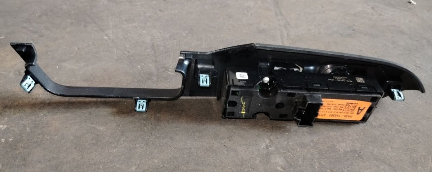 Used 2018–2023 Ford Mustang Door Switch - مستعمل مفتاح باب لفورد موستانج 2018–2023